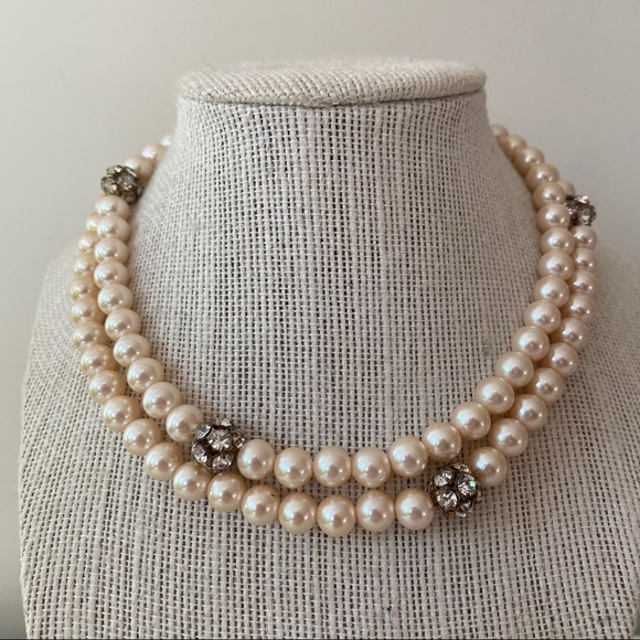 Vintage Jewelry - 🎉5/20 SALE🎉 faux pearls with rhinestone accents